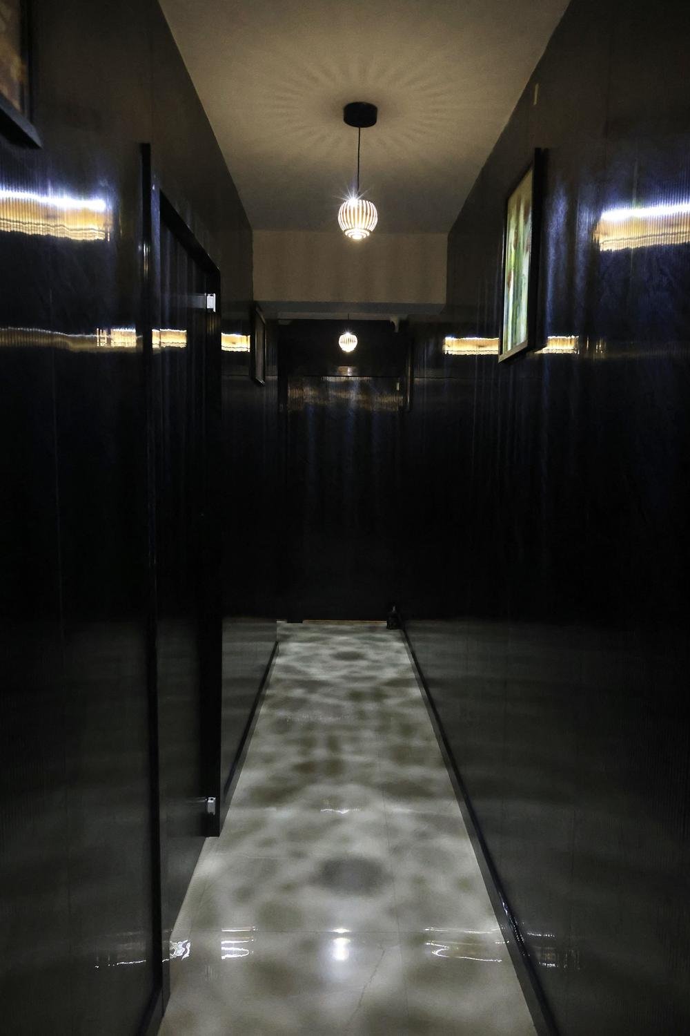 Spa corridor